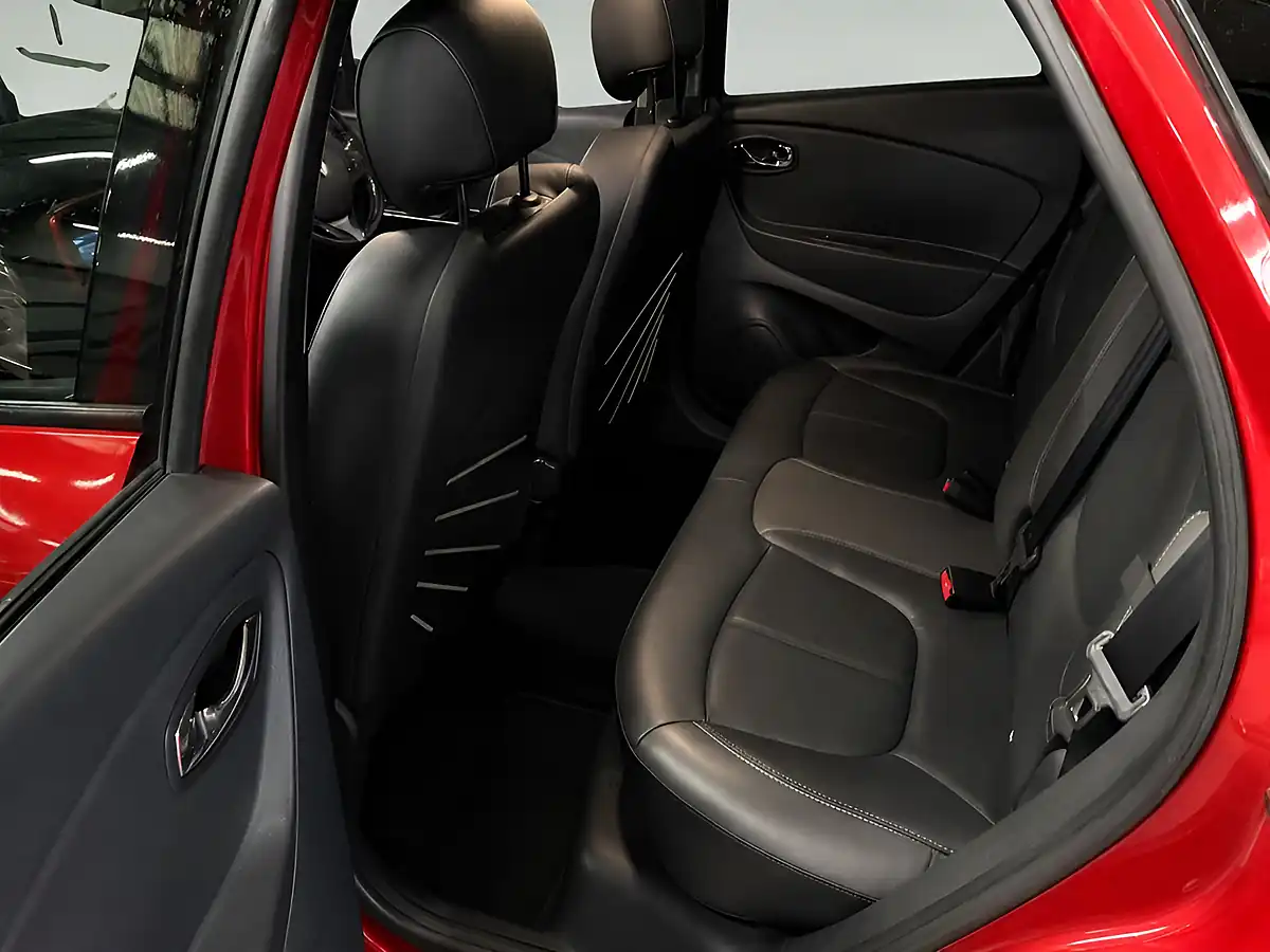 Used 2016 Renault Captur Signature Nav Red - Interior and Exterior details 6