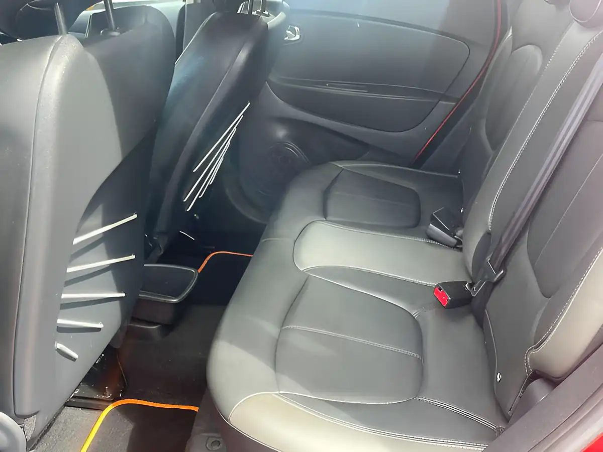 Used 2016 Renault Captur Signature Nav Red - Interior and Exterior details 12