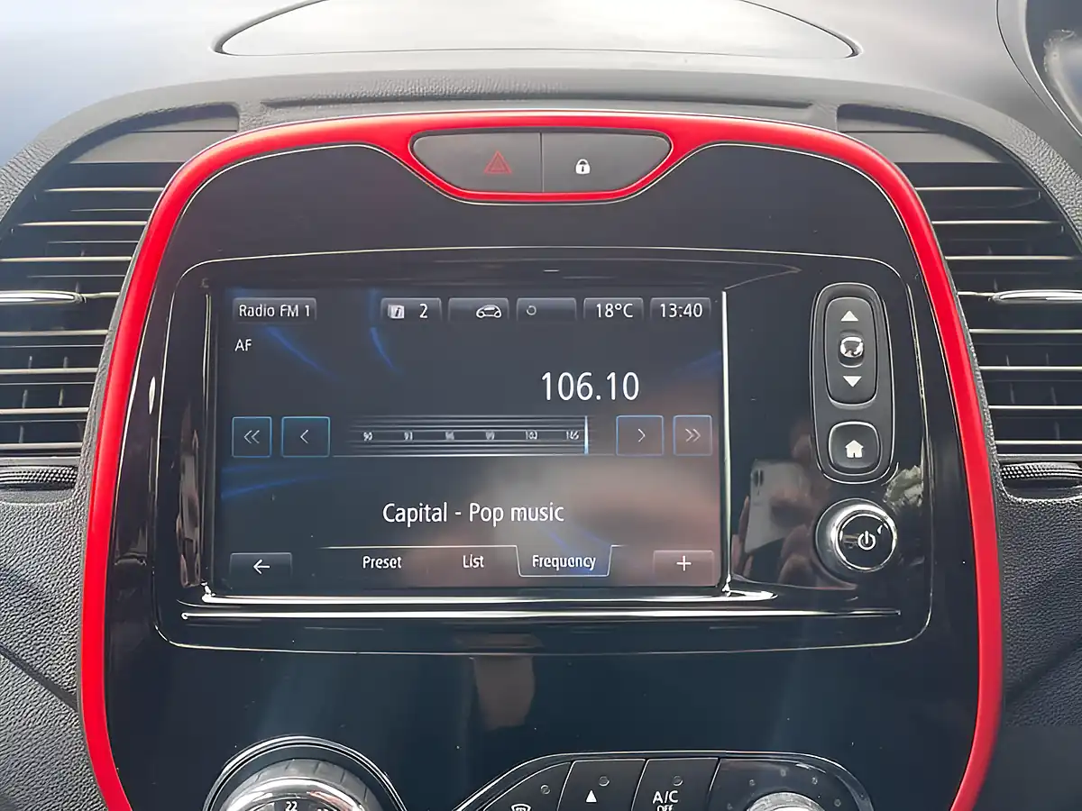 Used 2016 Renault Captur Signature Nav Red - Interior and Exterior details 14