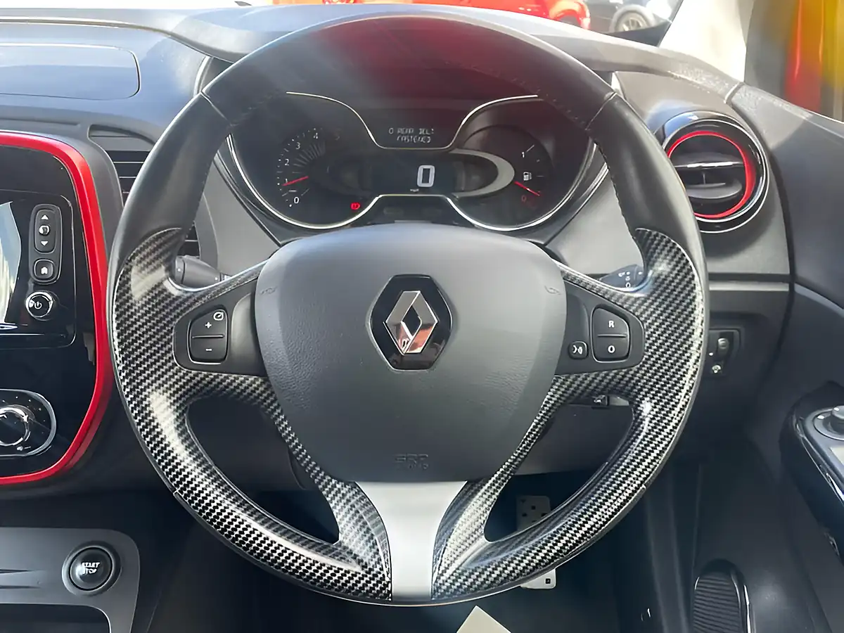 Used 2016 Renault Captur Signature Nav Red - Interior and Exterior details 19
