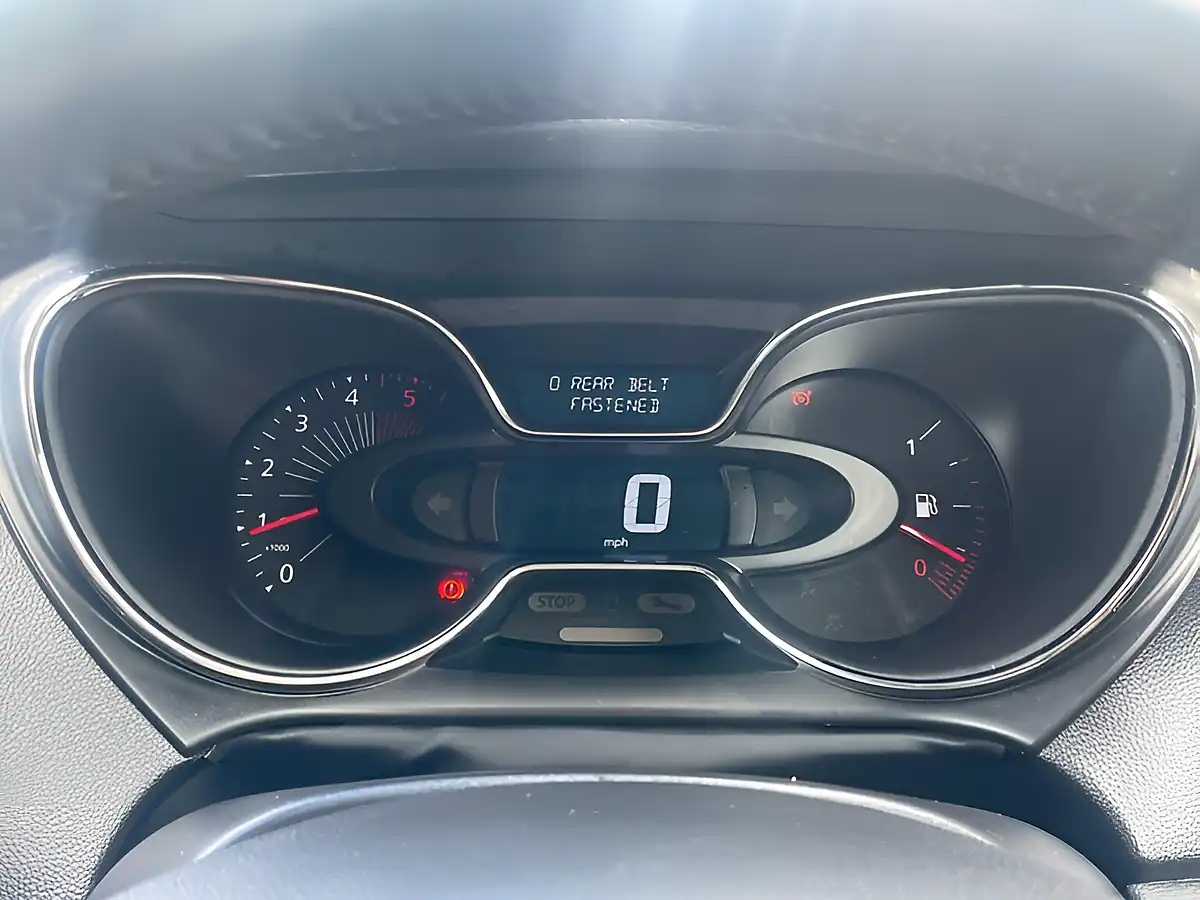 Used 2016 Renault Captur Signature Nav Red - Interior and Exterior details 20
