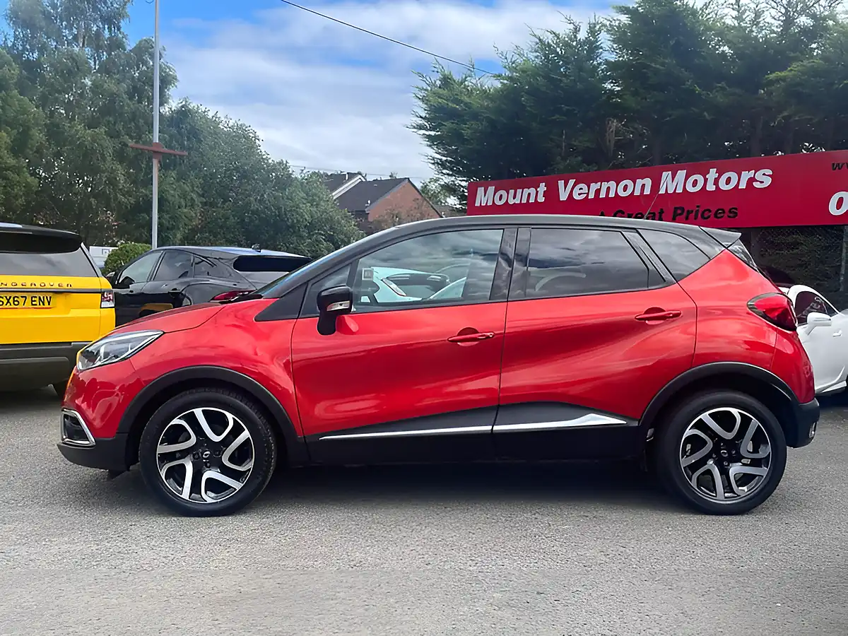 Used 2016 Renault Captur Signature Nav Red - Interior and Exterior details 3
