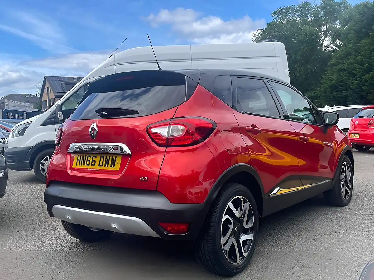 Used 2016 Renault Captur Signature Nav Red - Interior and Exterior details 6