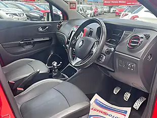 Used 2016 Renault Captur Signature Nav Red - Interior and Exterior details 9
