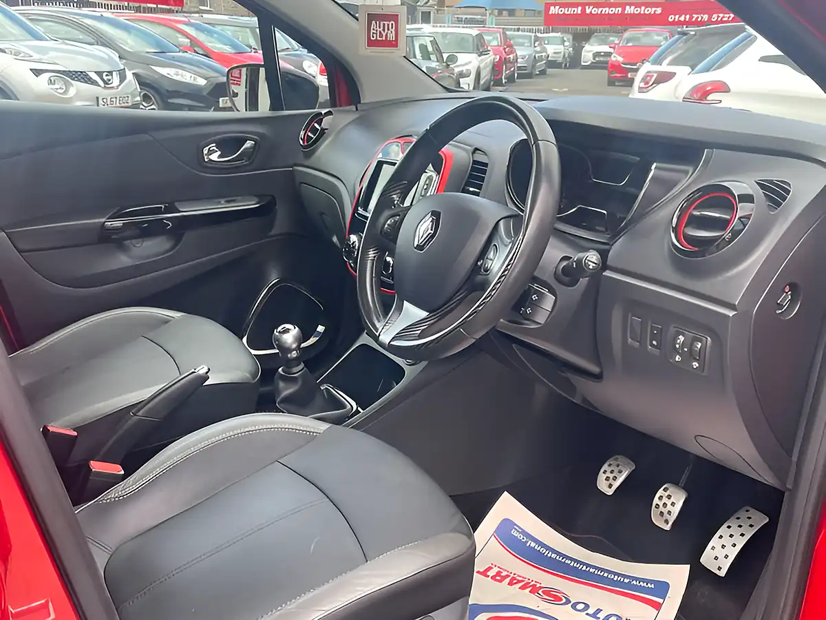 Used 2016 Renault Captur Signature Nav Red - Interior and Exterior details 9