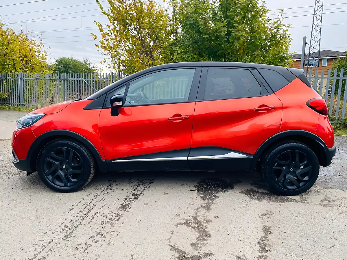 Used 2016 Renault Captur Signature Nav Red - Interior and Exterior details 10