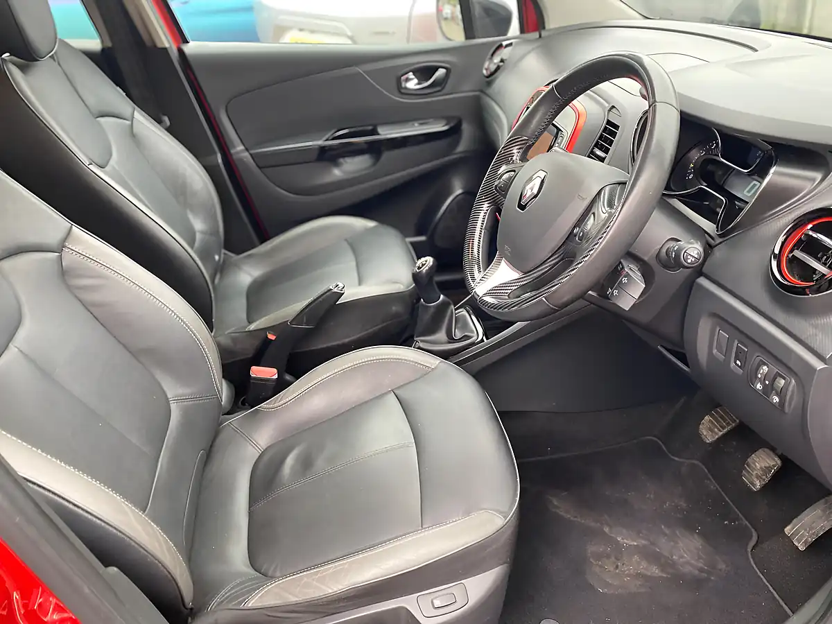 Used 2016 Renault Captur Signature Nav Red - Interior and Exterior details 12