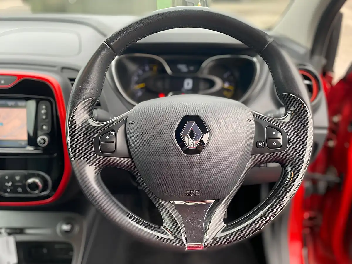 Used 2016 Renault Captur Signature Nav Red - Interior and Exterior details 13