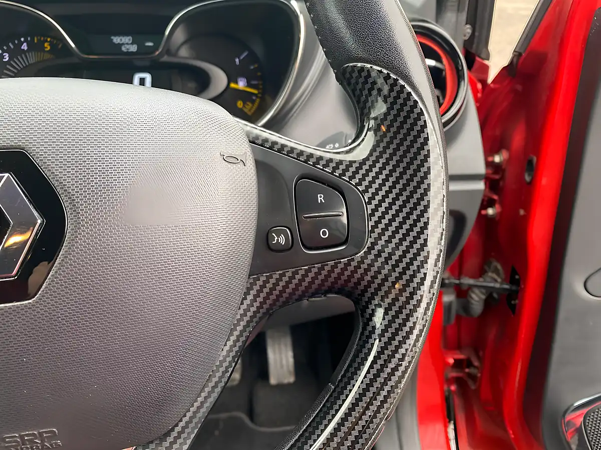 Used 2016 Renault Captur Signature Nav Red - Interior and Exterior details 14
