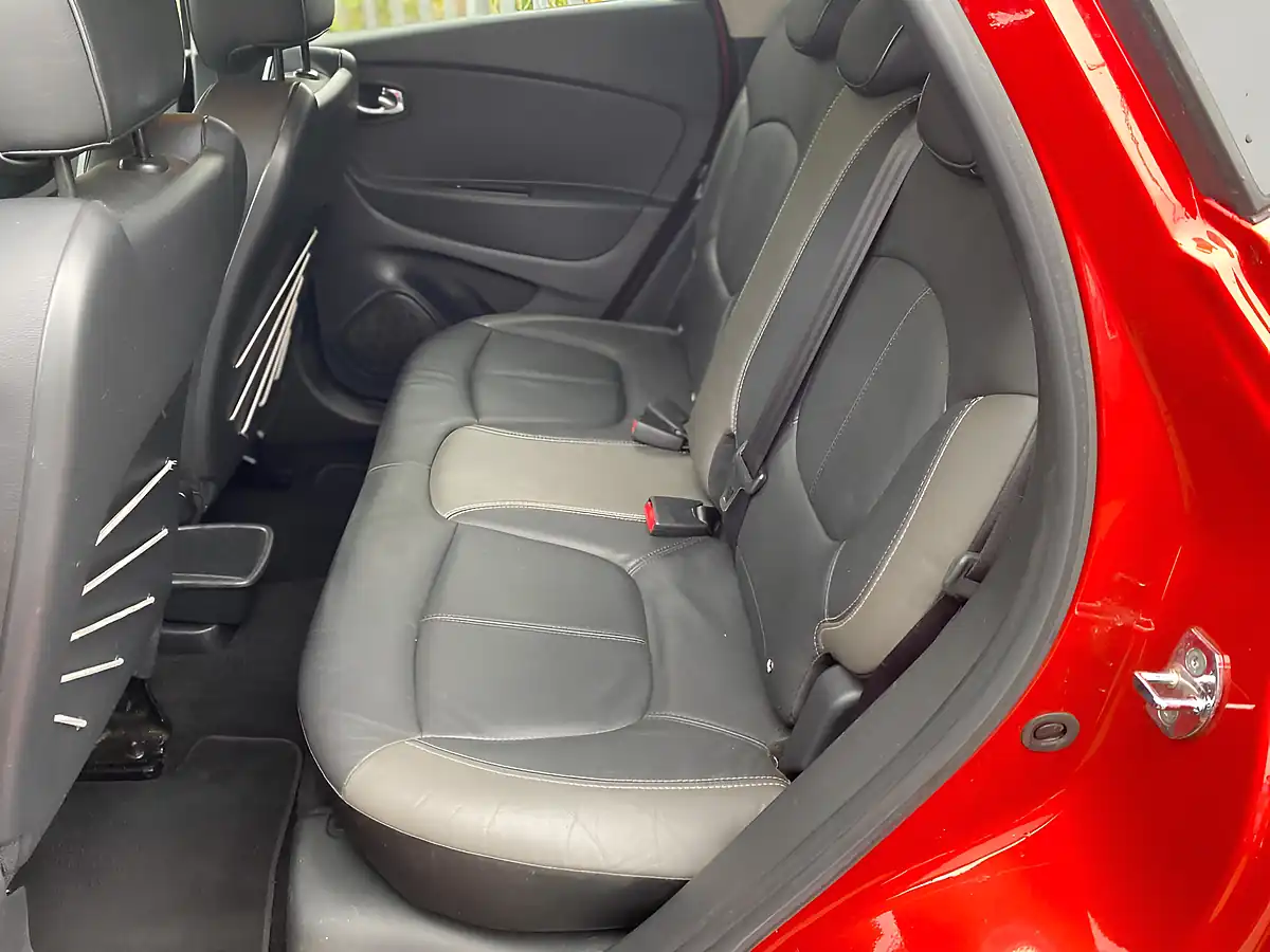 Used 2016 Renault Captur Signature Nav Red - Interior and Exterior details 18