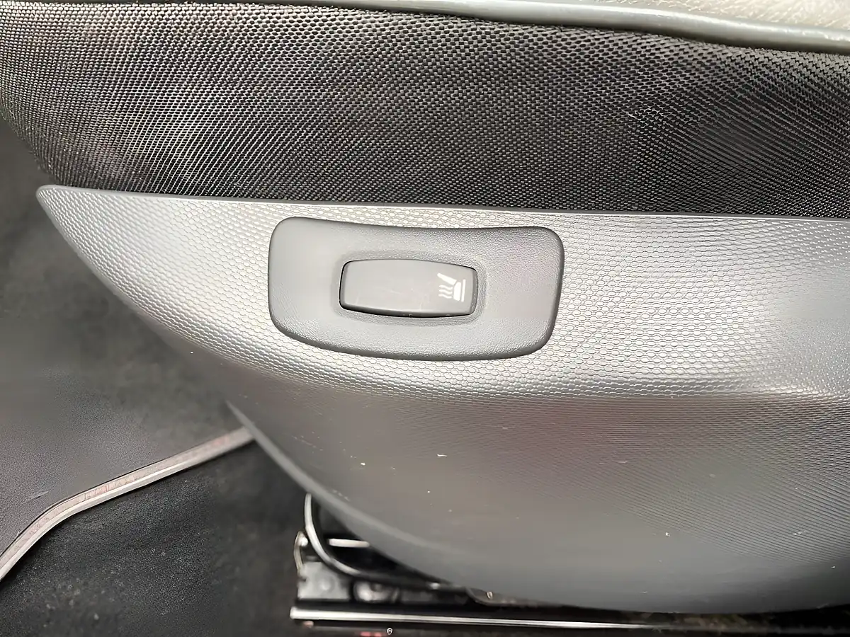 Used 2016 Renault Captur Signature Nav Red - Interior and Exterior details 19