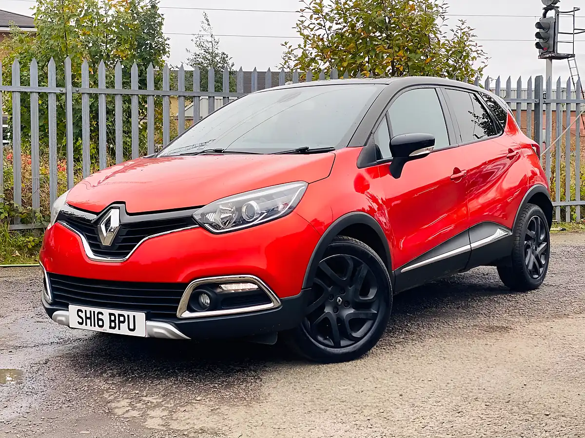 Used 2016 Renault Captur Signature Nav Red - Interior and Exterior details 3
