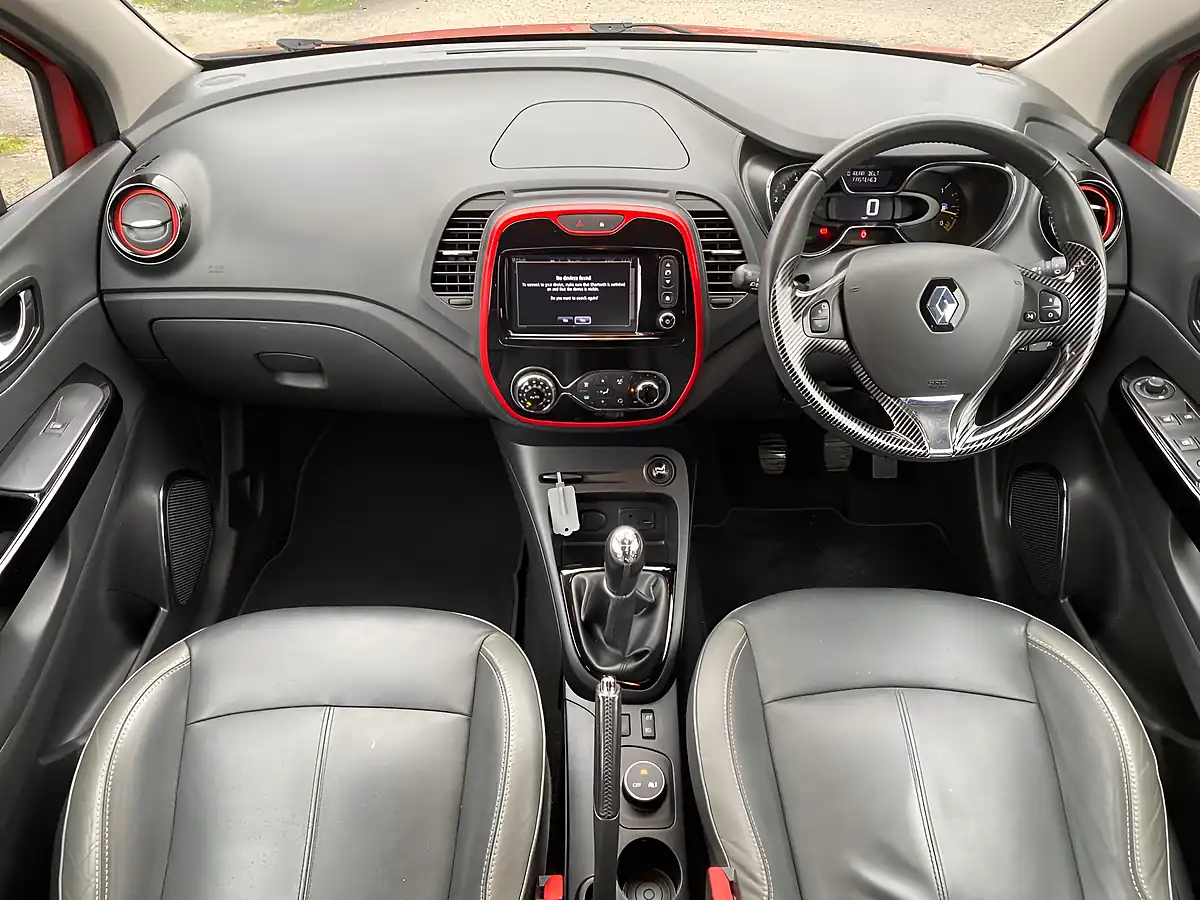 Used 2016 Renault Captur Signature Nav Red - Interior and Exterior details 4