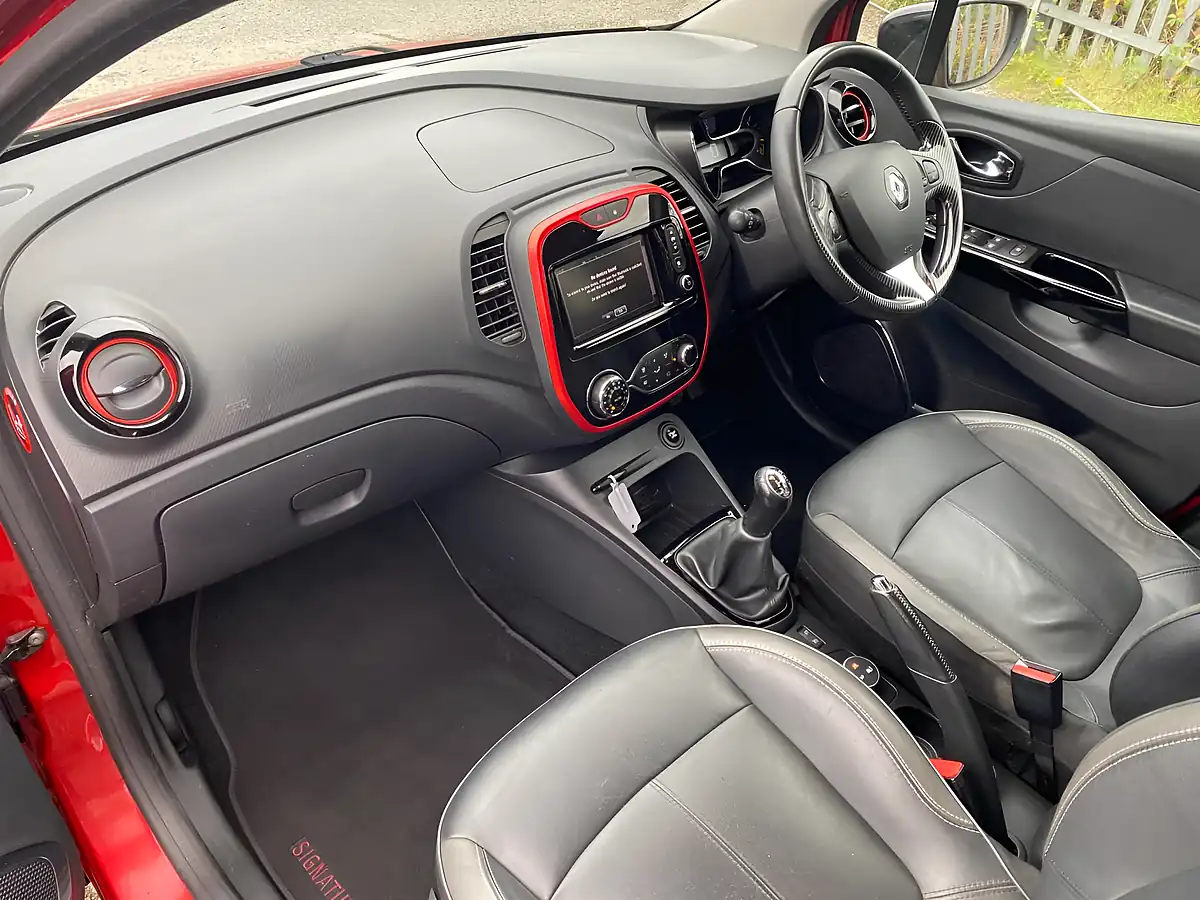 Used 2016 Renault Captur Signature Nav Red - Interior and Exterior details 5