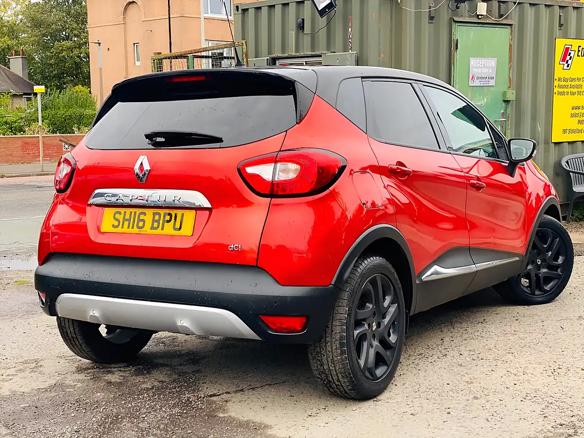 Used 2016 Renault Captur Signature Nav Red - Interior and Exterior details 7