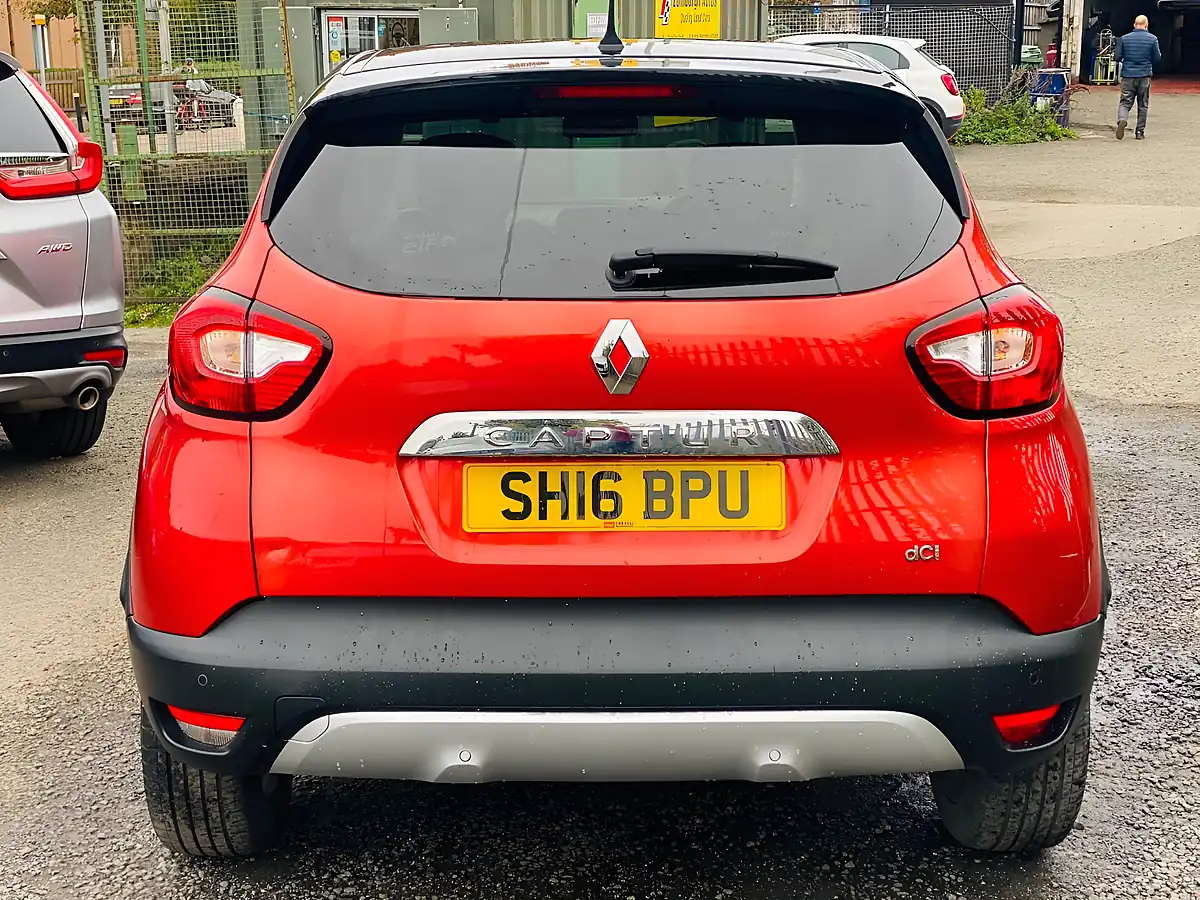 Used 2016 Renault Captur Signature Nav Red - Interior and Exterior details 8