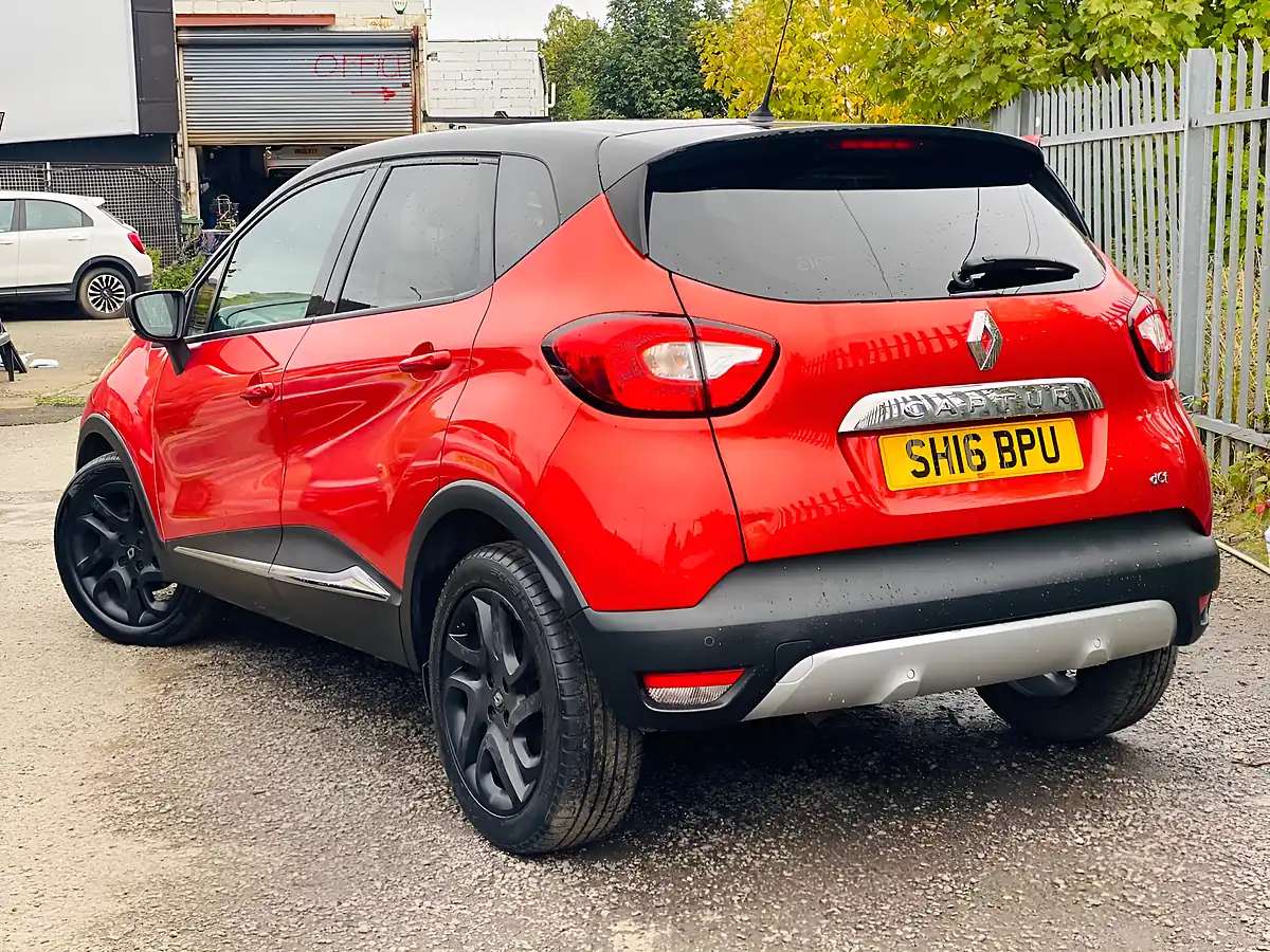 Used 2016 Renault Captur Signature Nav Red - Interior and Exterior details 9