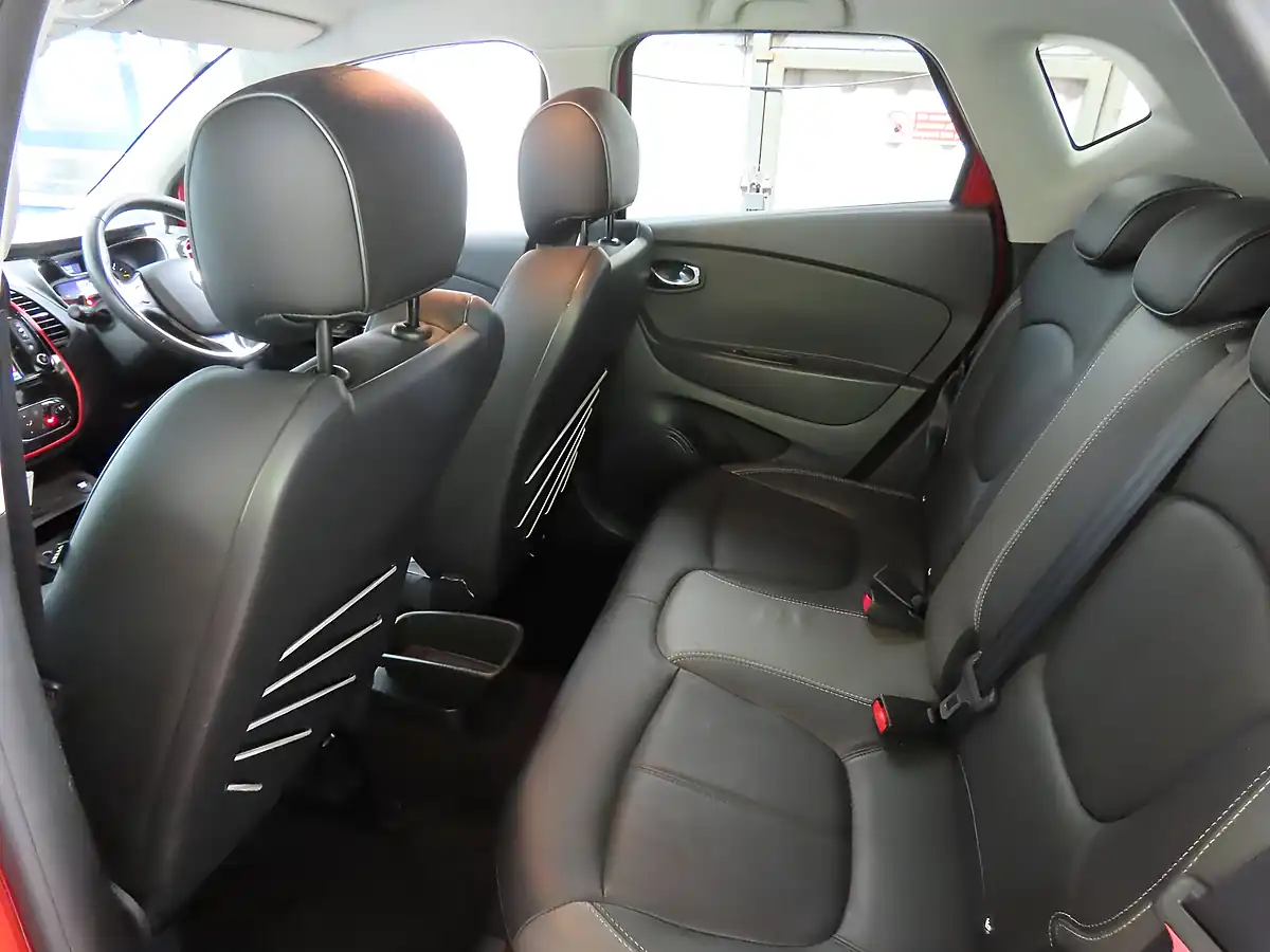 Used 2016 Renault Captur Signature Nav Red - Interior and Exterior details 10