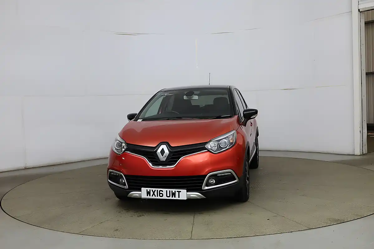 Used 2016 Renault Captur Signature Nav Red - Interior and Exterior details 2
