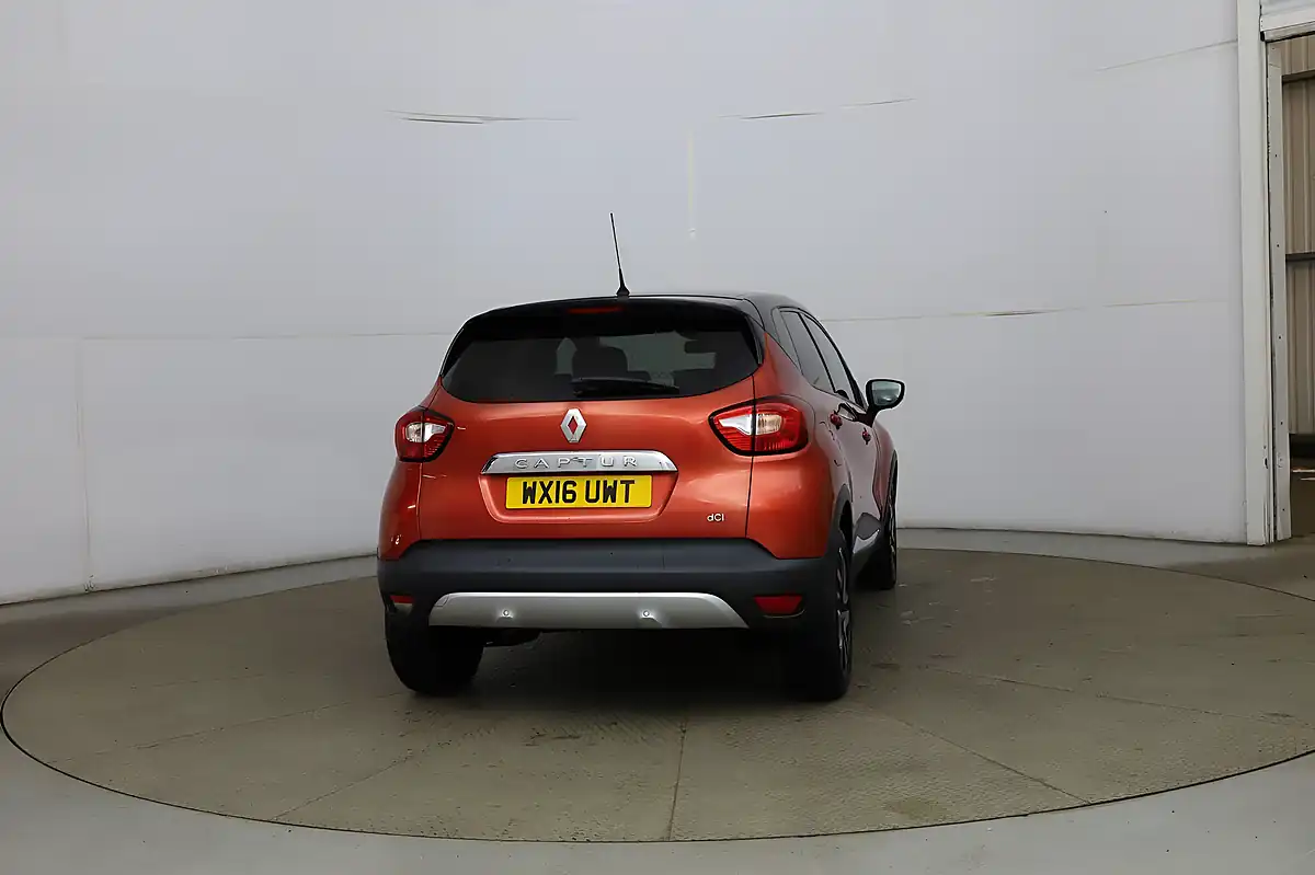 Used 2016 Renault Captur Signature Nav Red - Interior and Exterior details 4