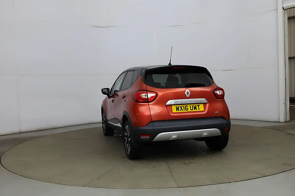 Used 2016 Renault Captur Signature Nav Red - Interior and Exterior details 5