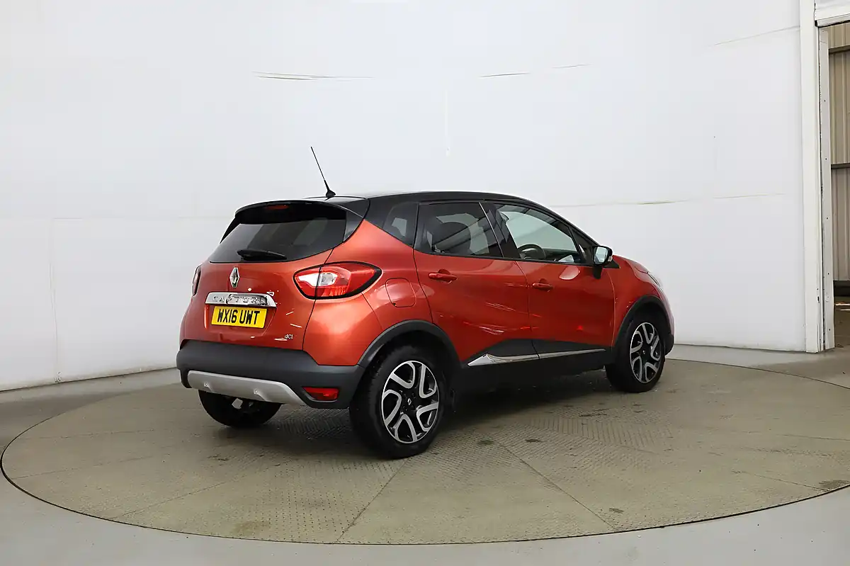 Used 2016 Renault Captur Signature Nav Red - Interior and Exterior details 6