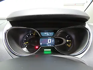 Used 2016 Renault Captur Signature Nav Red - Interior and Exterior details 7