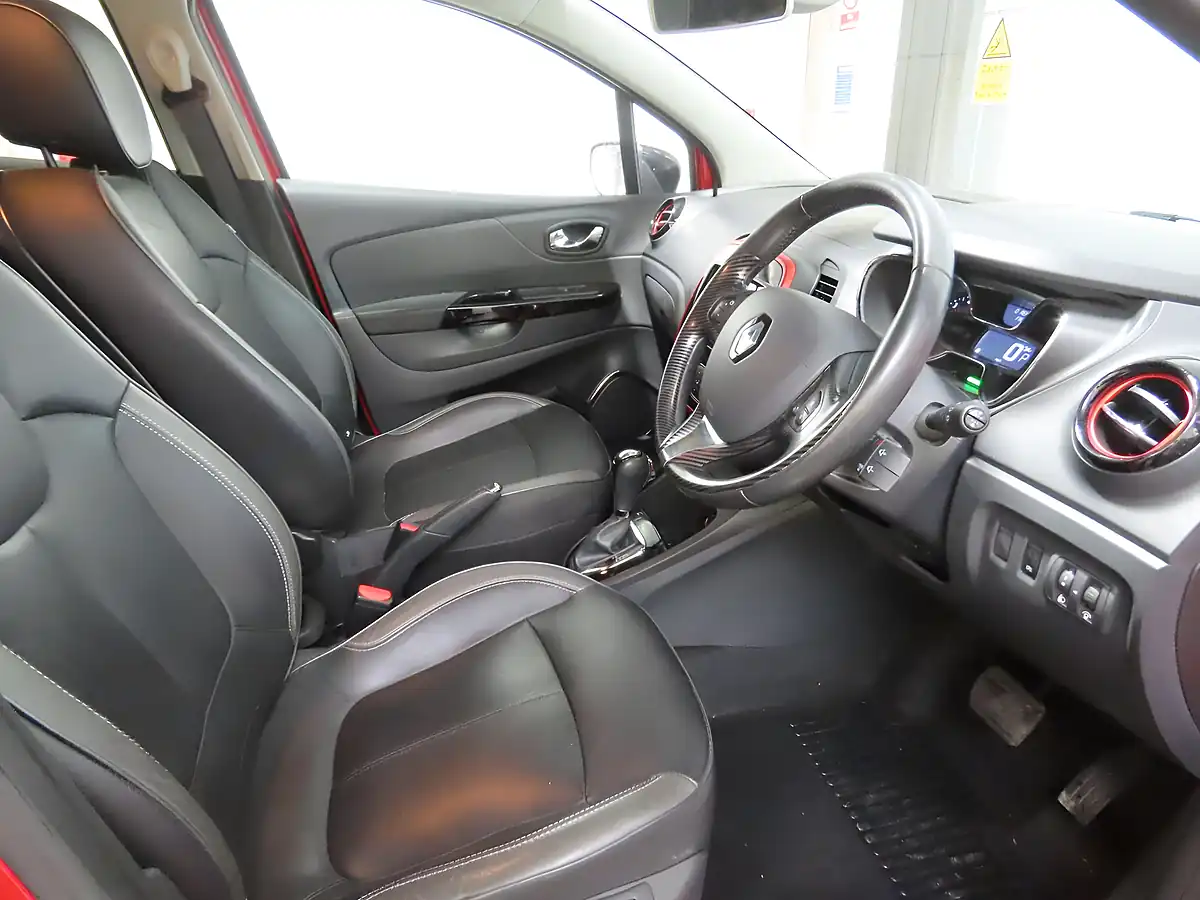 Used 2016 Renault Captur Signature Nav Red - Interior and Exterior details 8