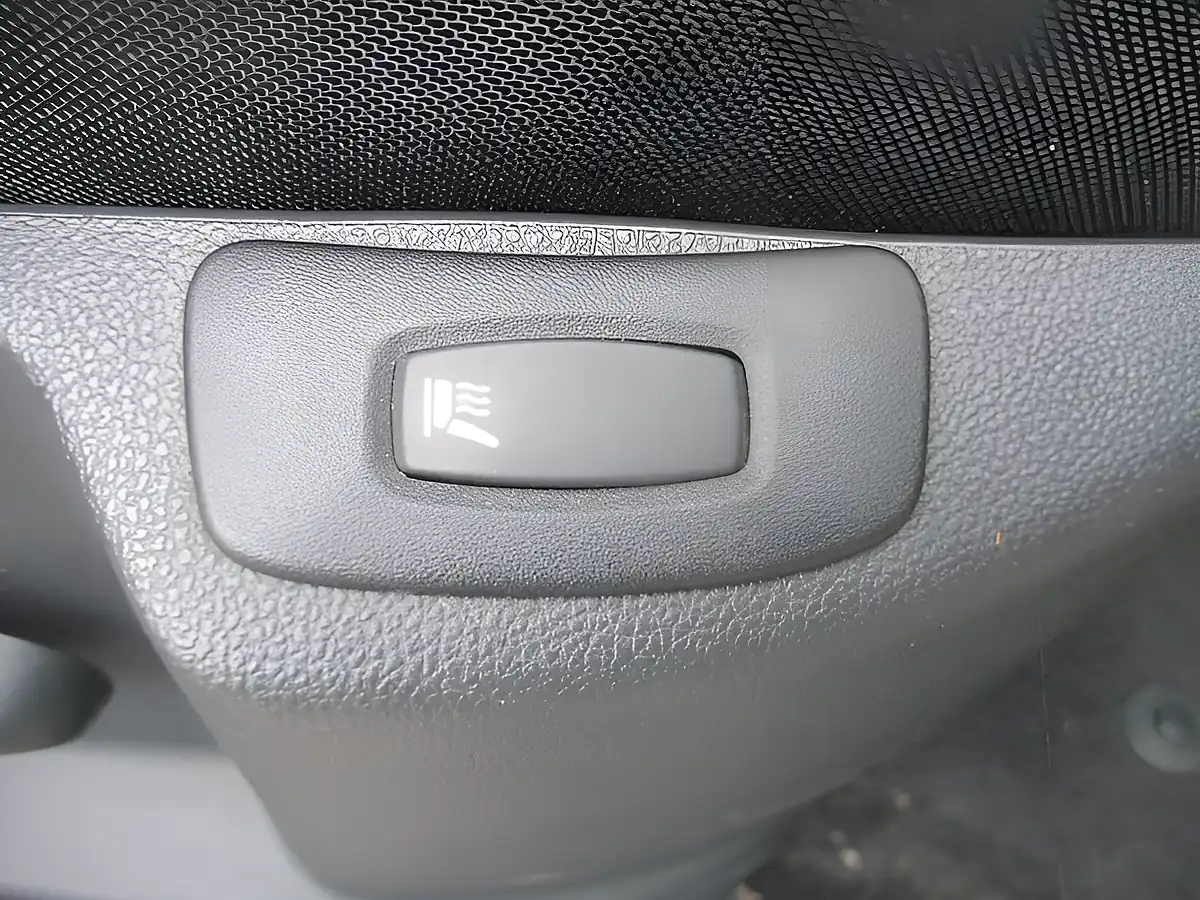 Used 2016 Renault Captur Signature Nav White - Interior and Exterior details 15
