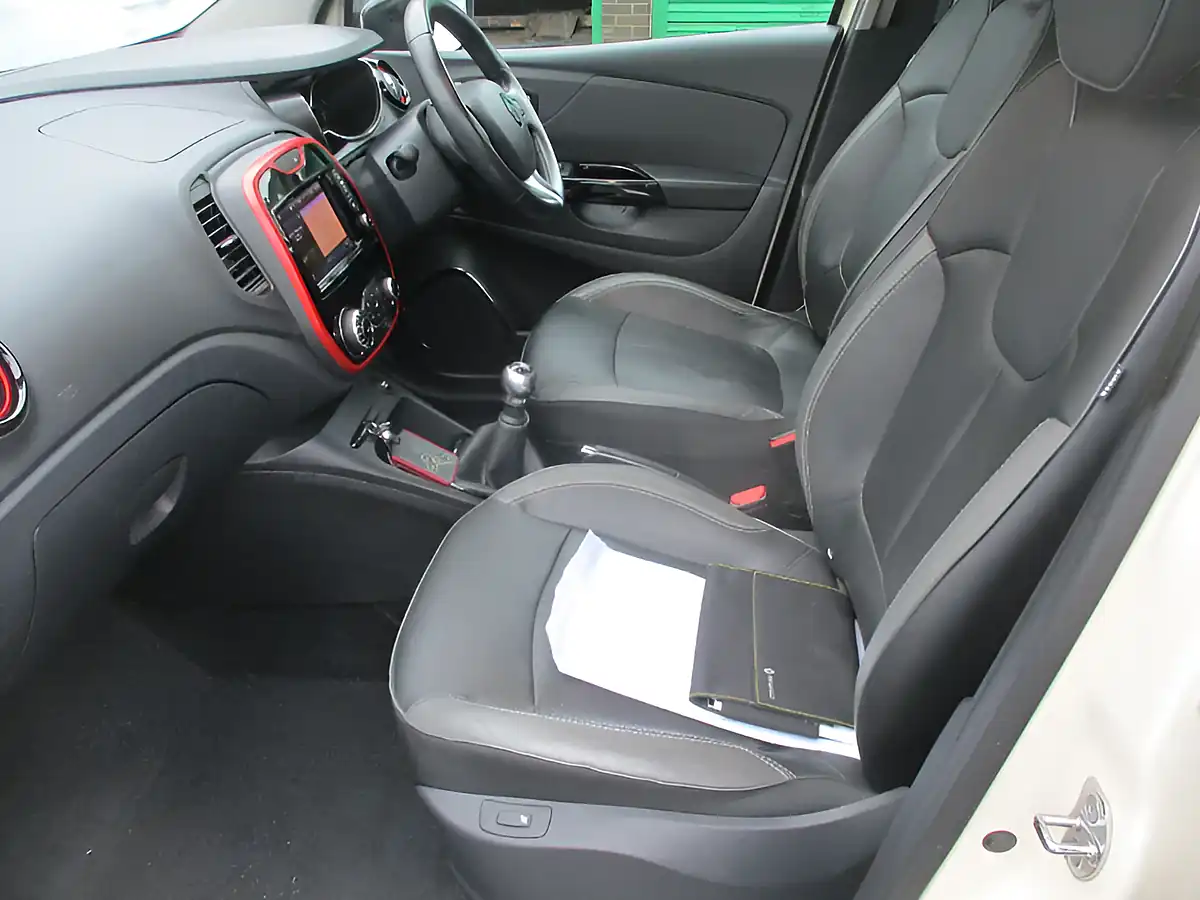 Used 2016 Renault Captur Signature Nav White - Interior and Exterior details 17