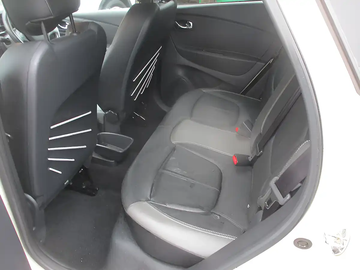 Used 2016 Renault Captur Signature Nav White - Interior and Exterior details 19