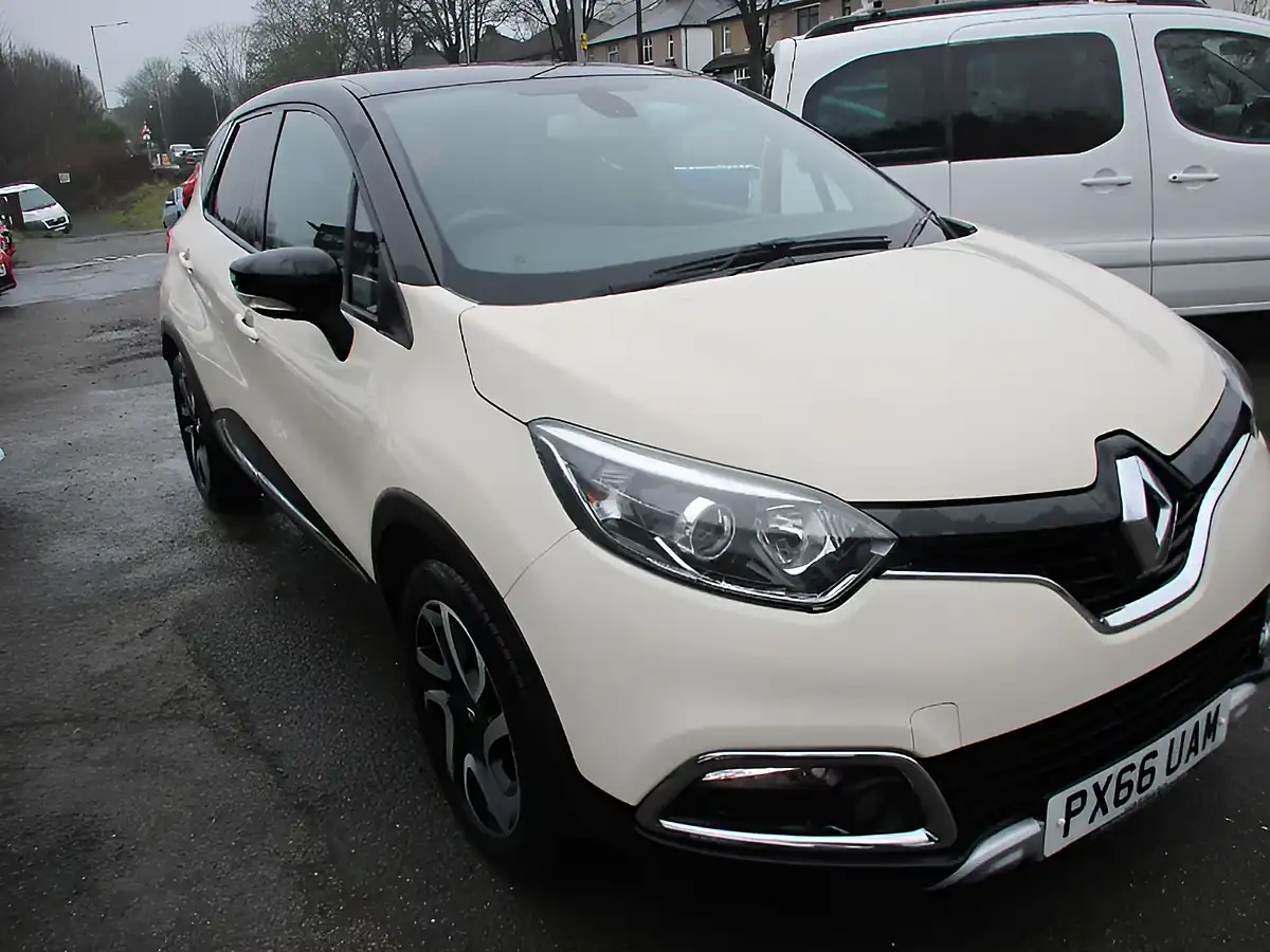 Used 2016 Renault Captur Signature Nav White - Interior and Exterior details 4