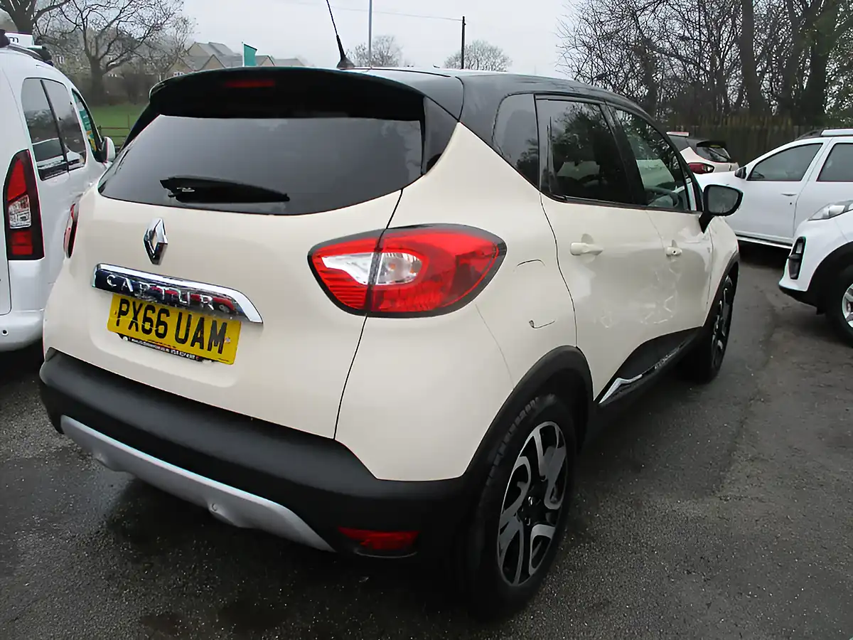 Used 2016 Renault Captur Signature Nav White - Interior and Exterior details 6