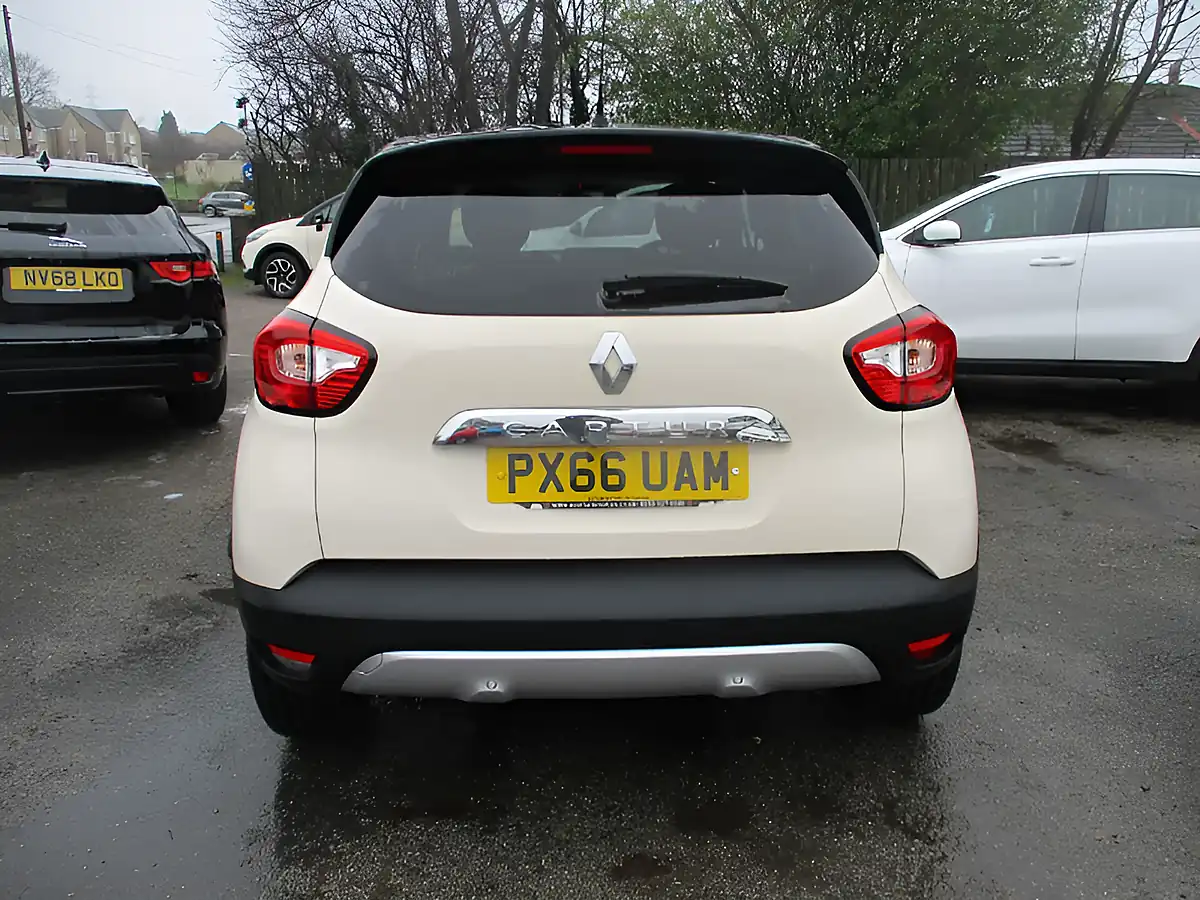 Used 2016 Renault Captur Signature Nav White - Interior and Exterior details 7