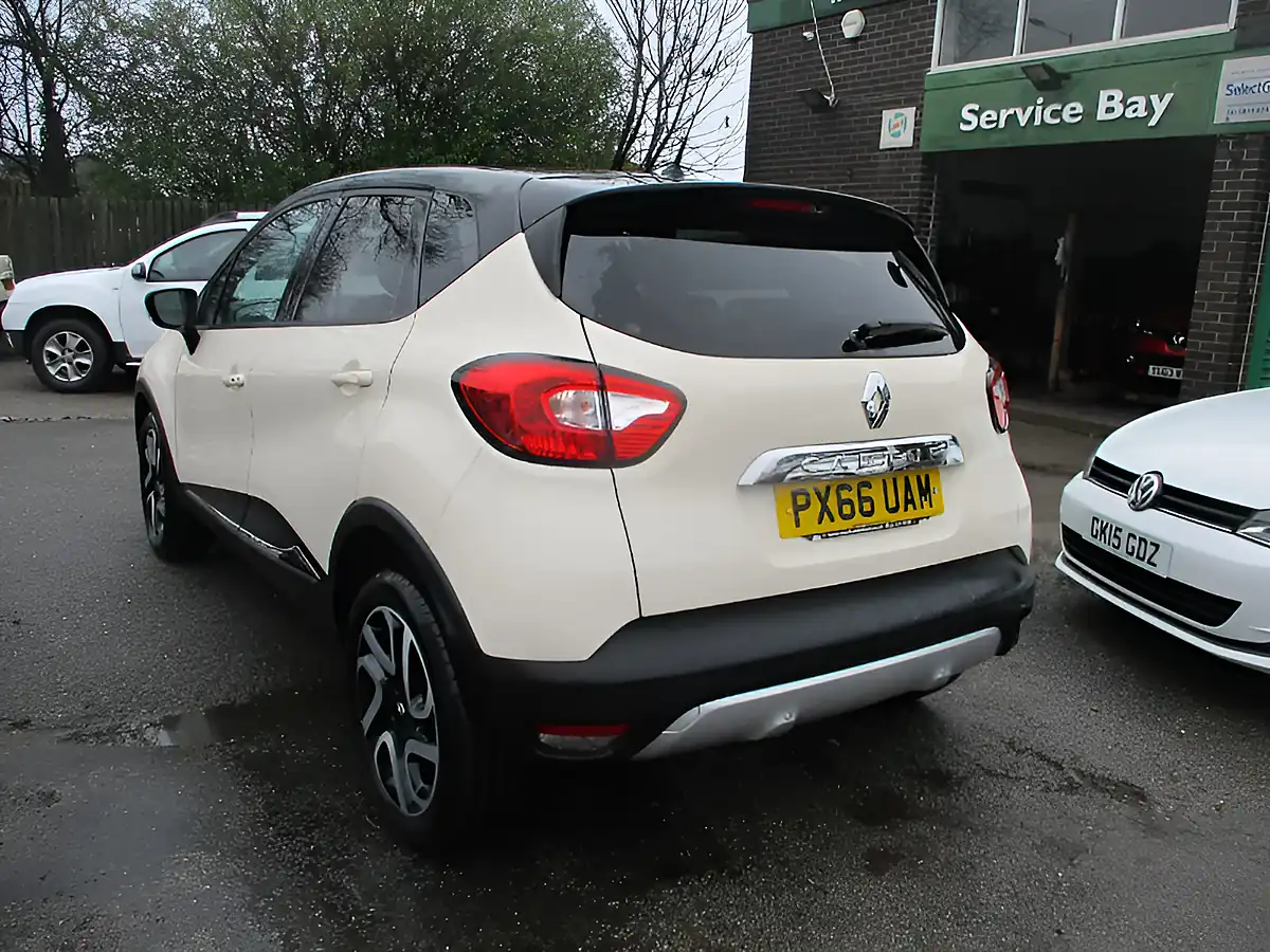 Used 2016 Renault Captur Signature Nav White - Interior and Exterior details 8
