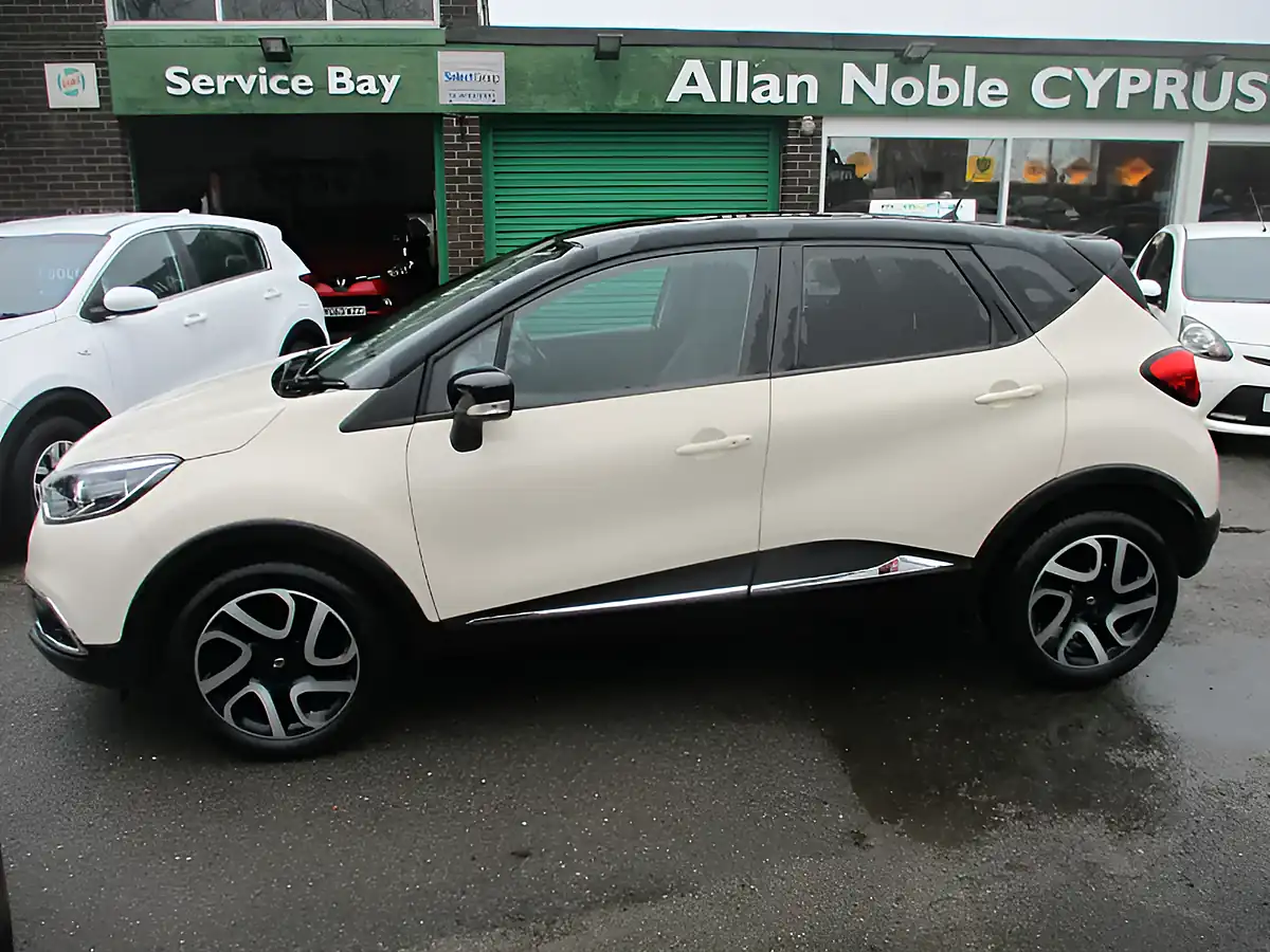Used 2016 Renault Captur Signature Nav White - Interior and Exterior details 9