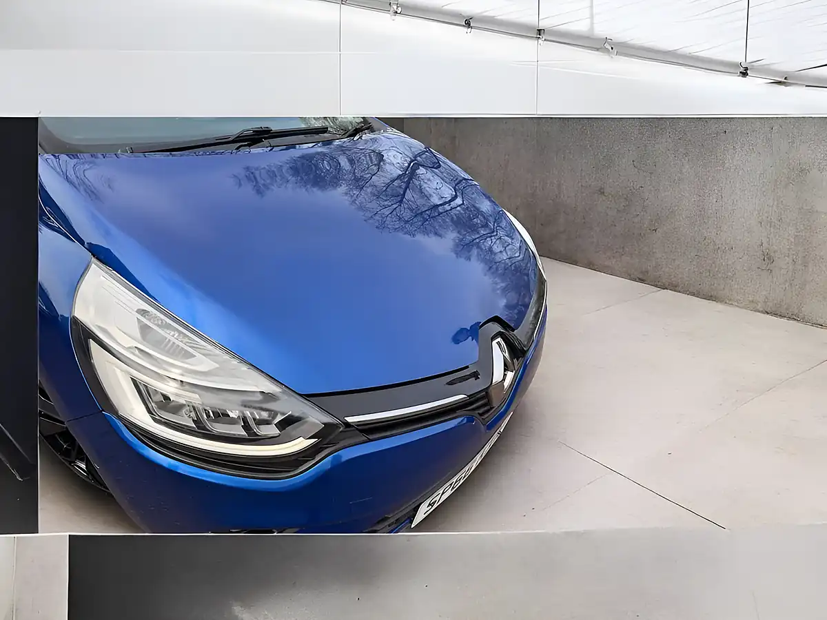 Used 2016 Renault Clio Blue - Interior and Exterior details 10