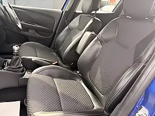 Used 2016 Renault Clio Blue - Interior and Exterior details 13