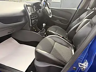 Used 2016 Renault Clio Blue - Interior and Exterior details 14