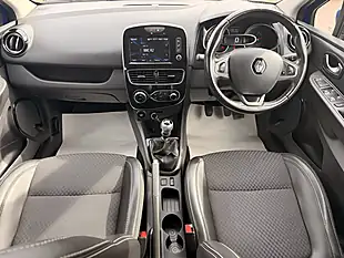Used 2016 Renault Clio Blue - Interior and Exterior details 17