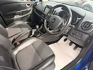 Used 2016 Renault Clio Blue - Interior and Exterior details 20