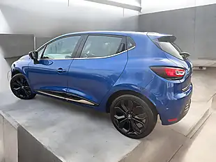 Used 2016 Renault Clio Blue - Interior and Exterior details 4