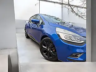 Used 2016 Renault Clio Blue - Interior and Exterior details 5