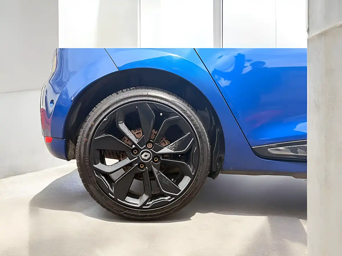 Used 2016 Renault Clio Blue - Interior and Exterior details 6