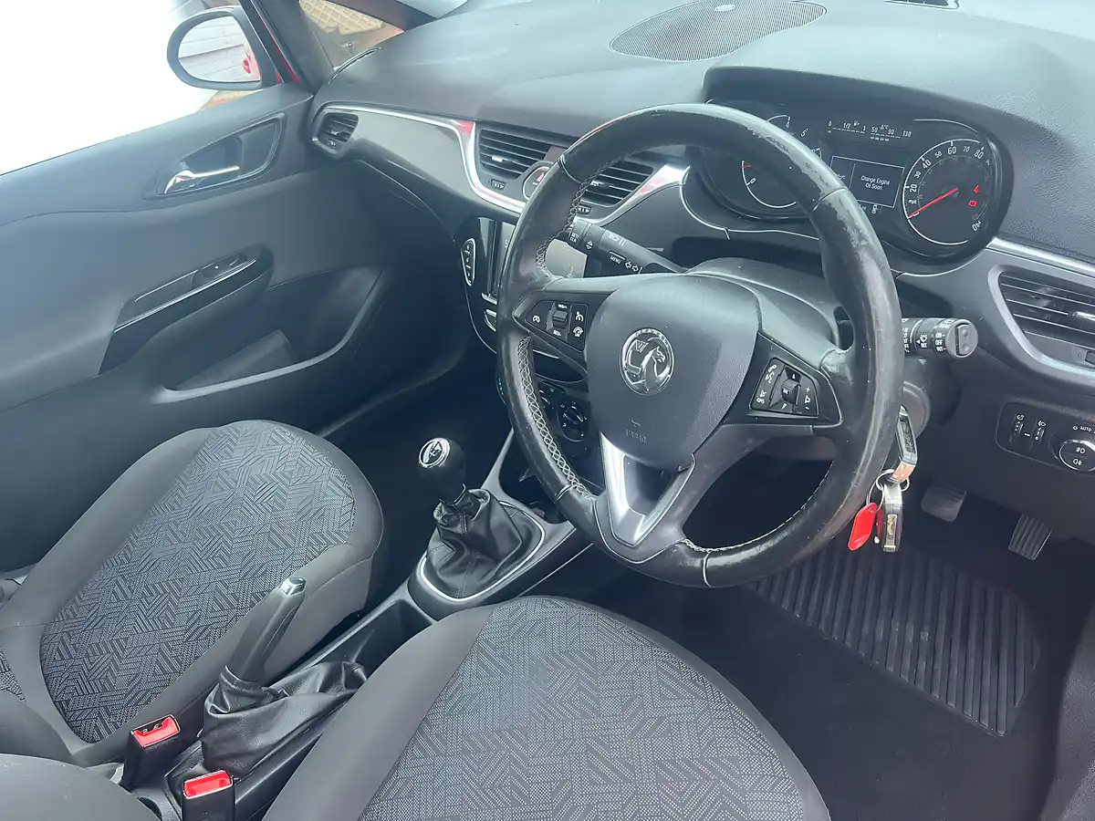 Used 2016 Renault Clio Dynamic S Nav - Interior and Exterior details 4