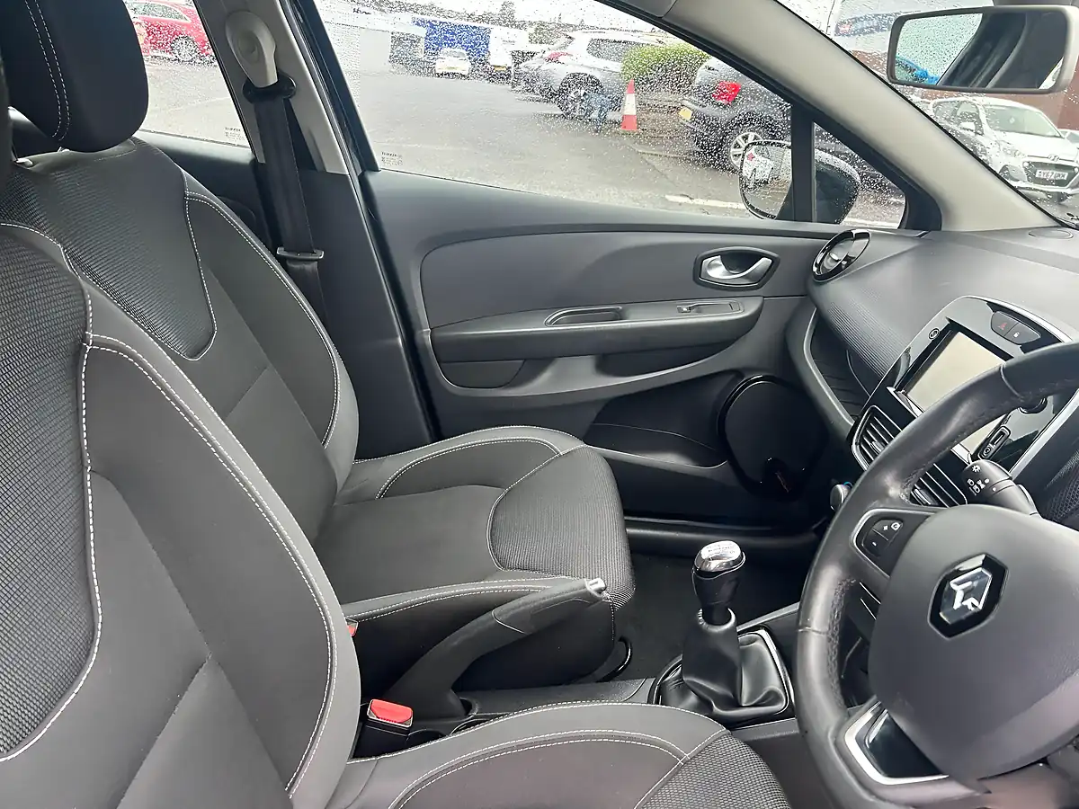 Used 2016 Renault Clio Dynamique Nav Black - Interior and Exterior details 10