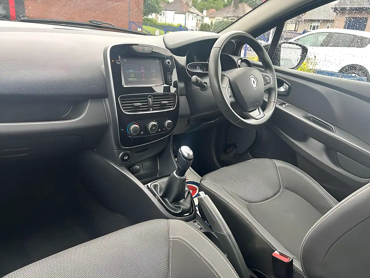 Used 2016 Renault Clio Dynamique Nav Black - Interior and Exterior details 12