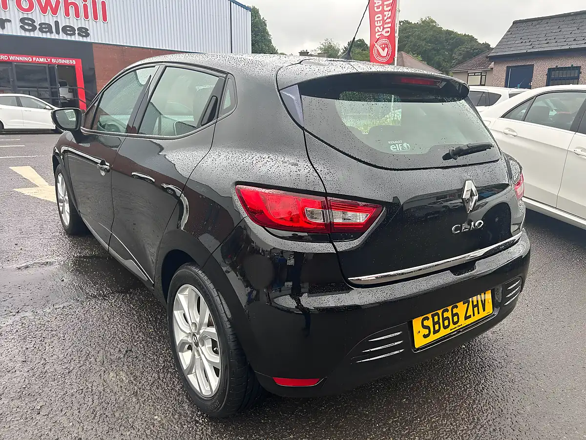 Used 2016 Renault Clio Dynamique Nav Black - Interior and Exterior details 4