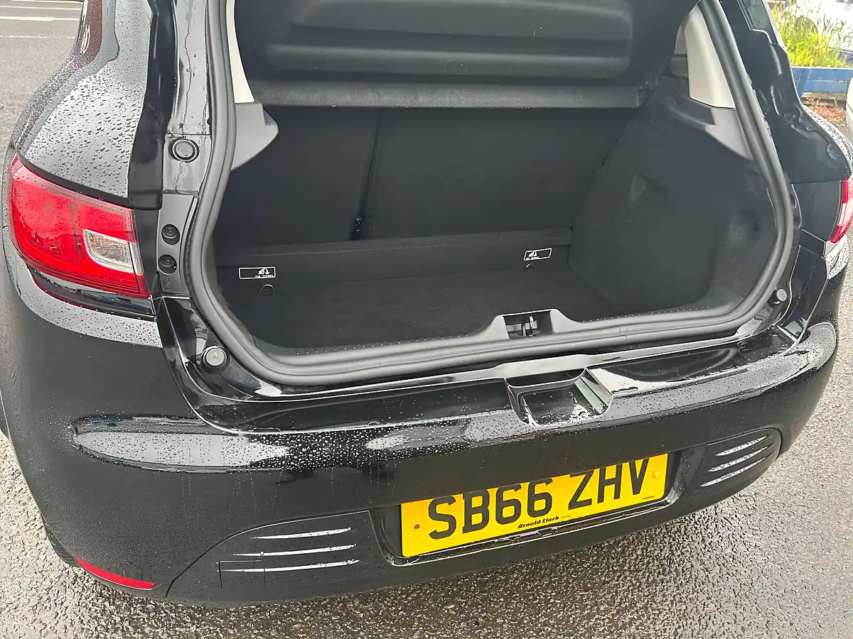 Used 2016 Renault Clio Dynamique Nav Black - Interior and Exterior details 9