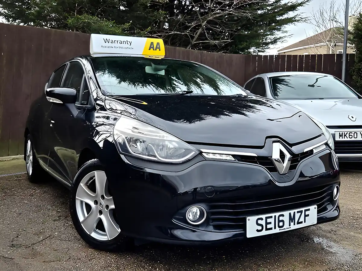 Used 2016 Renault Clio Dynamique Nav Black - Front View